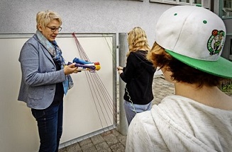 2015 06 02 stz ein spinnennetz aus wscheleinen